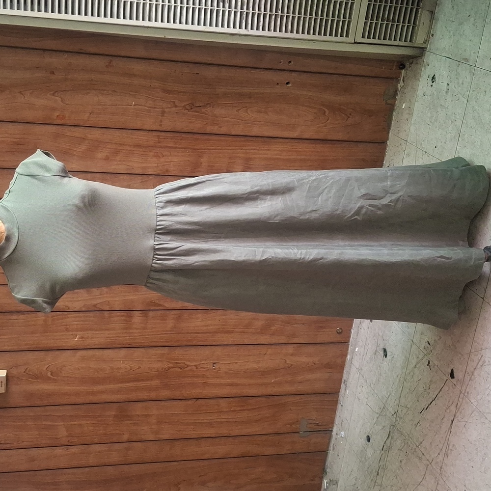 Elegant White Spaghetti Strap Dress - Picture 2 of 2